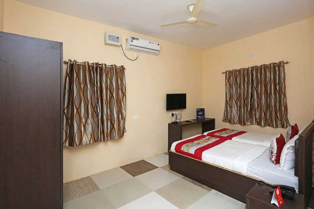 OYO 8858 The Corpz Inn