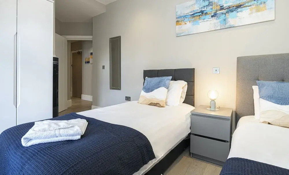 Superb Apartments opposite Edgware Road Station