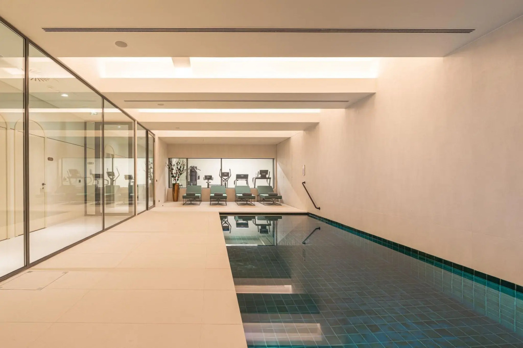 LUSTER Hotel