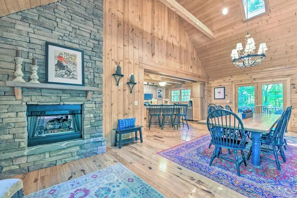 Luxury Cabin w/ Deck < 5 Miles to Sapphire Valley!