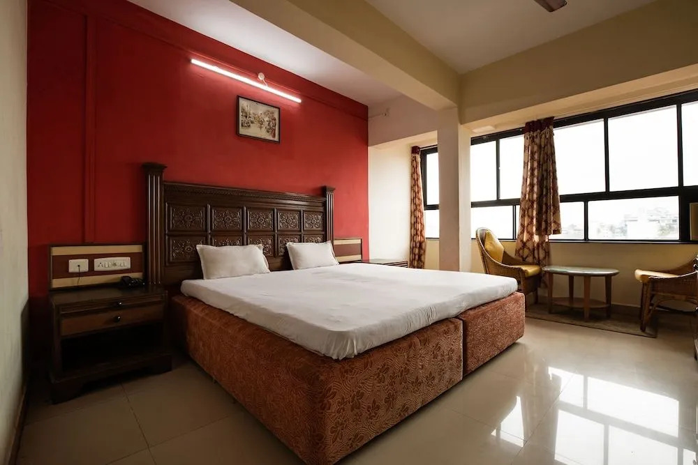 SPOT ON 6991 Hotel Poonam