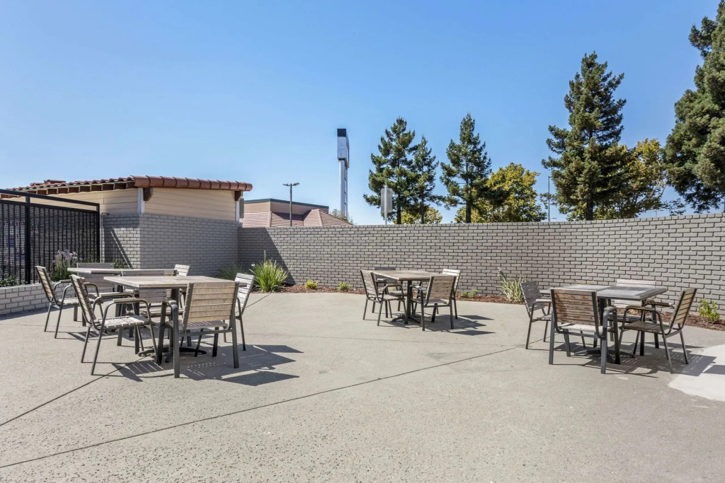 Country Inn & Suites by Radisson, Vallejo Napa Valley, CA