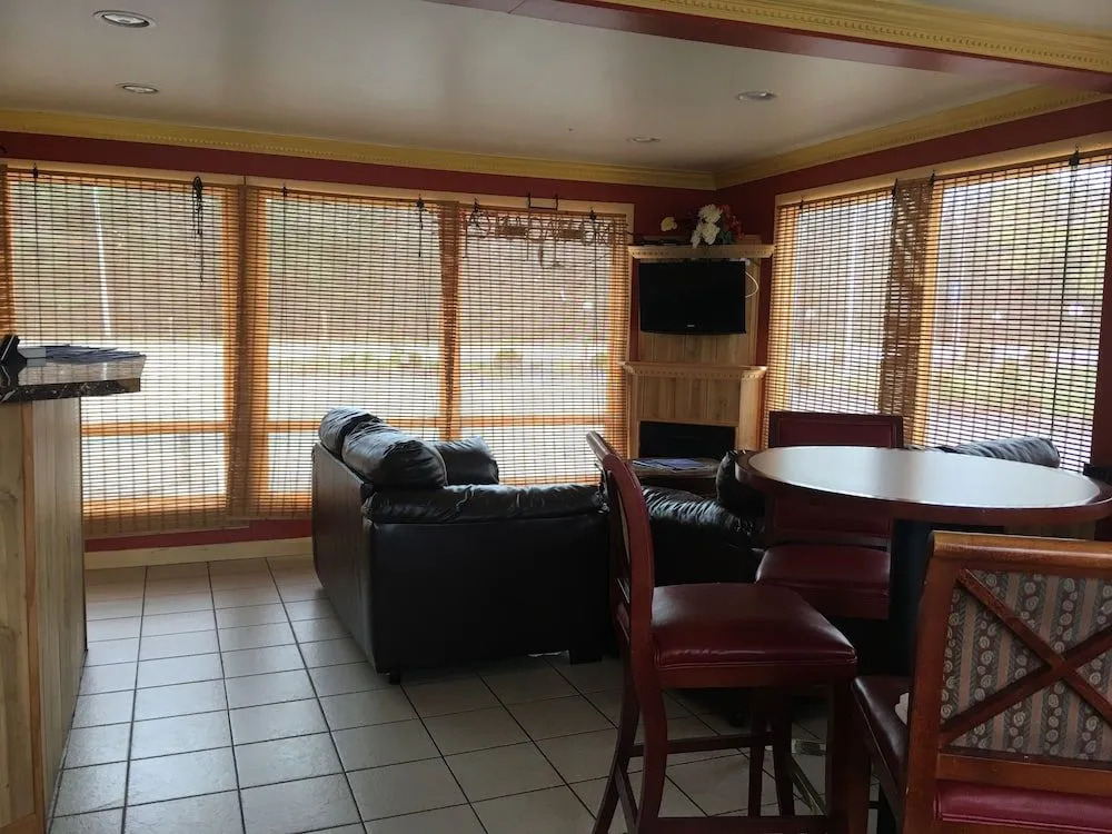 Aquastar Inn