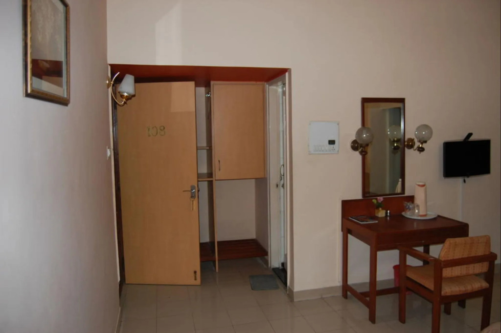 Hotel Raviraj
