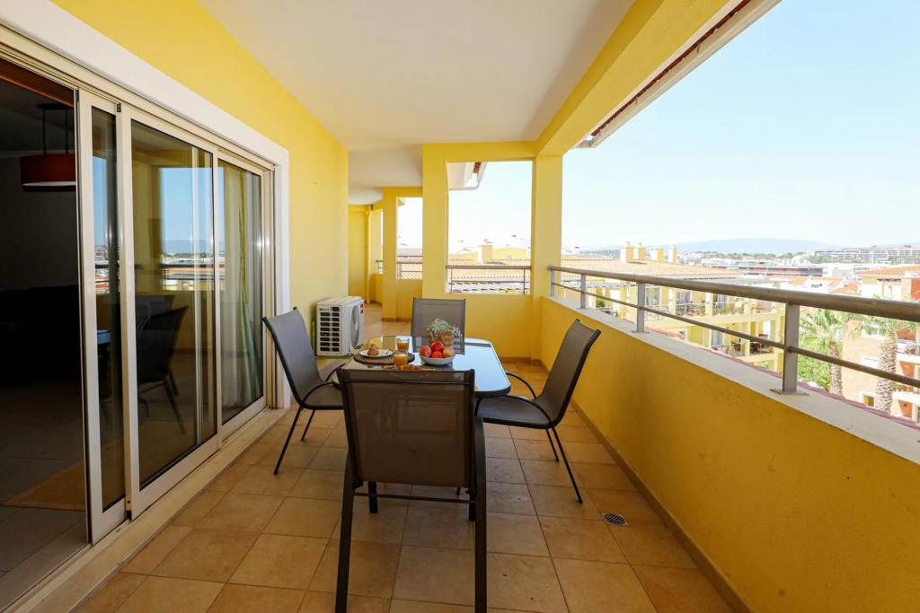 C07 - 3 Bed Penthouse in Lagos