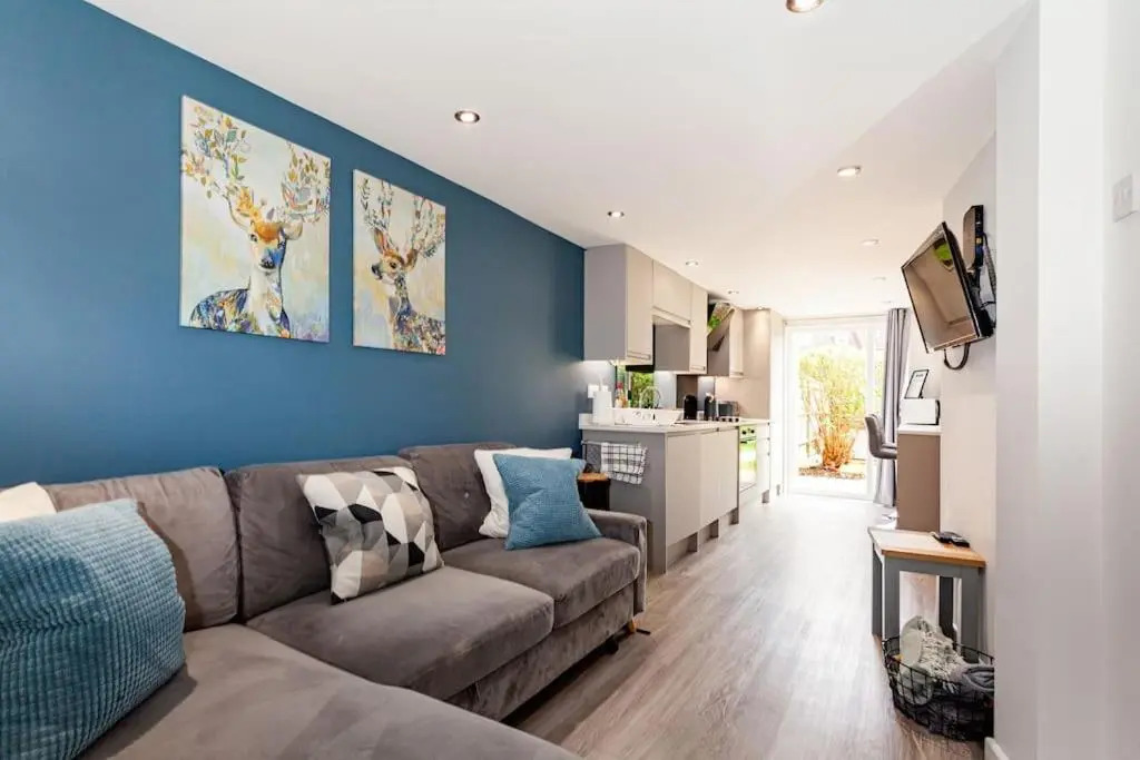 One bedroom apartment close to bracknell station with parking