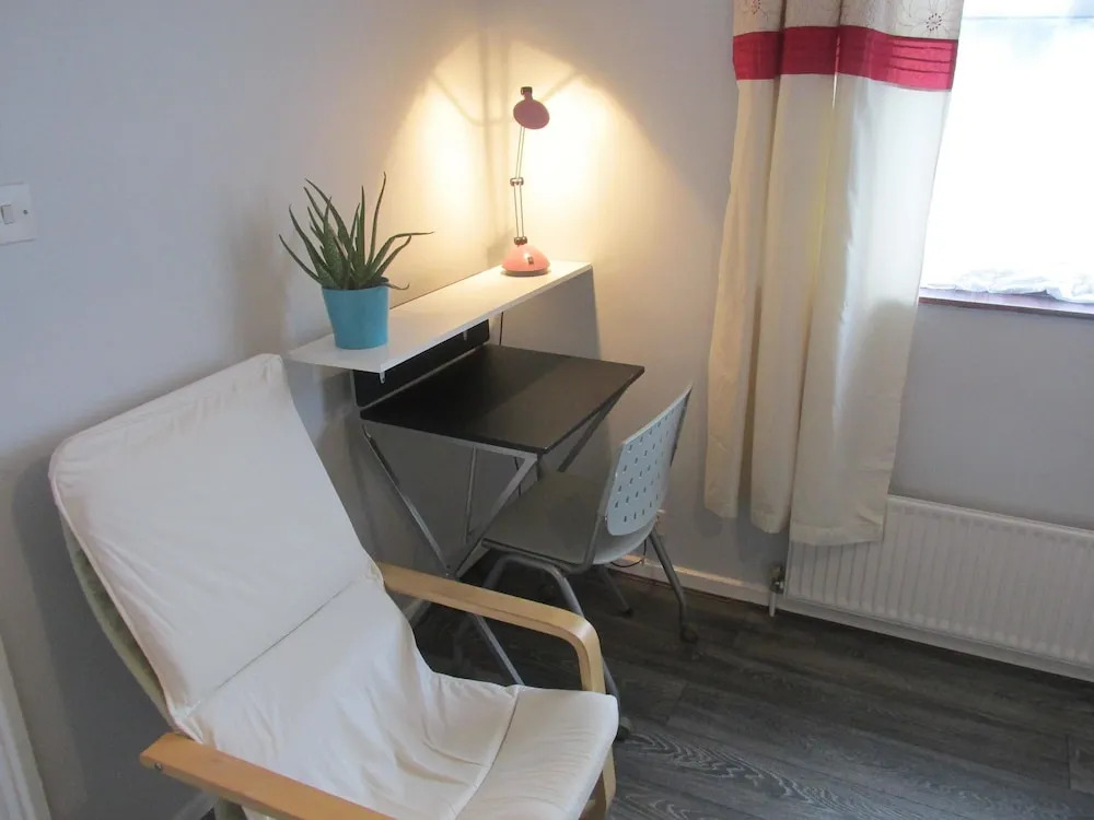 Chelsea House-Huku Kwetu Dunstable-3 Bedroom House-Garden-Free Wifi-Private parking