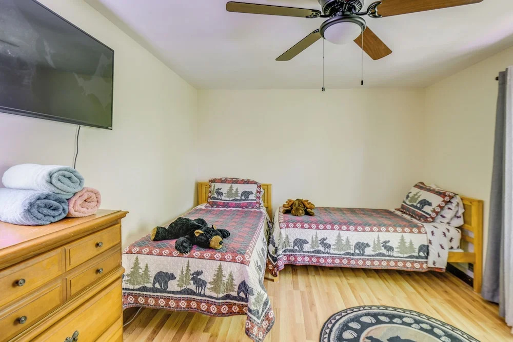 New Hampshire Vacation Rental - Walk to Beach!