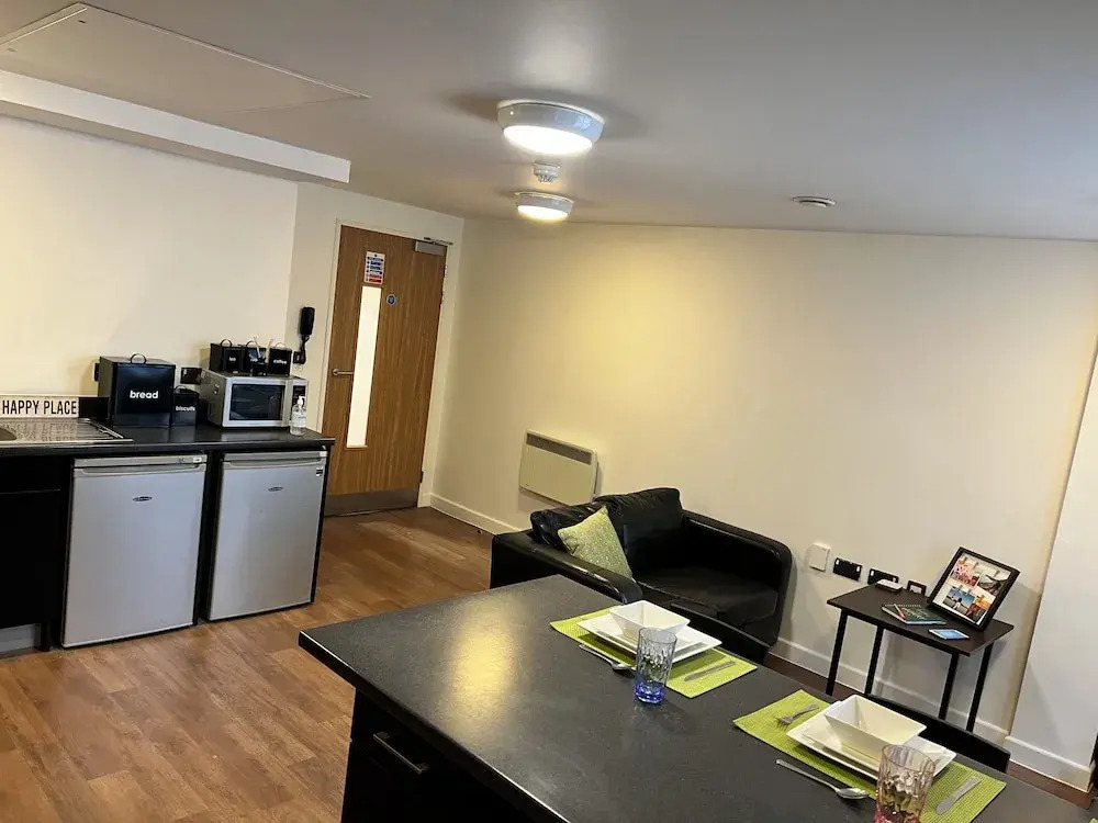 4 Bed Apartment @ Astor House by Pureserviced