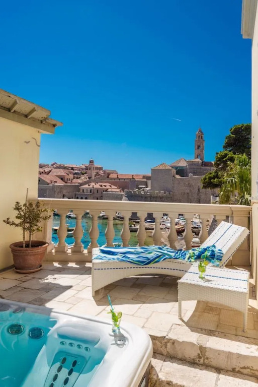 Villa Adriatica - 4 bedroom vacation house