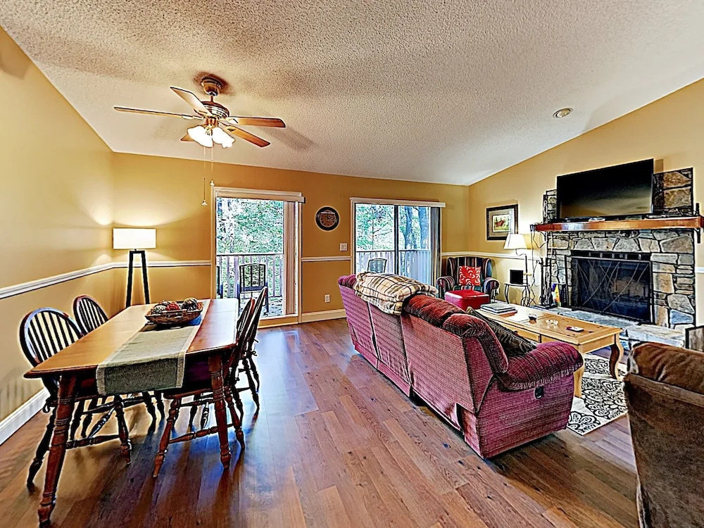 New Listing! Two-unit Rumbling Bald Resort 4 Bedroom Townhouse