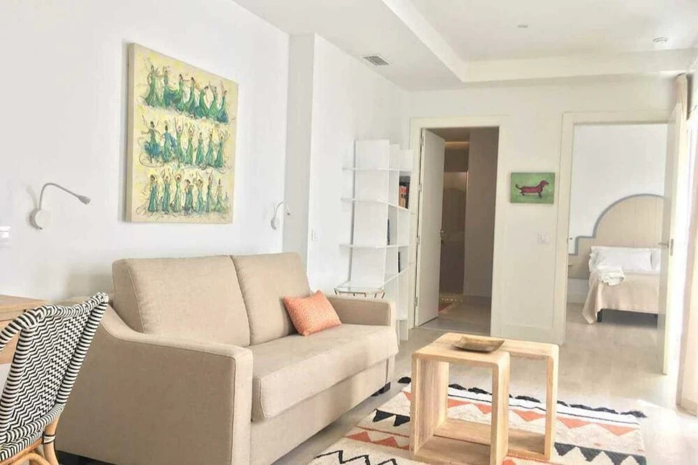Sevilla Alquila Suites Plaza del Salvador con piscina climatizada