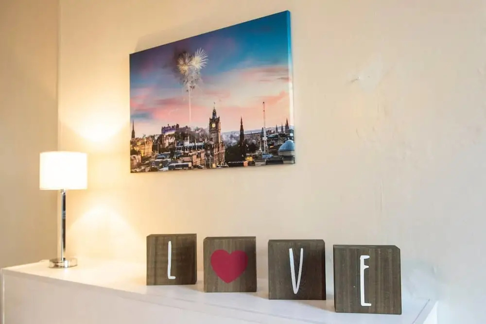Spacious 4 Bedroom Apartment on the South Side