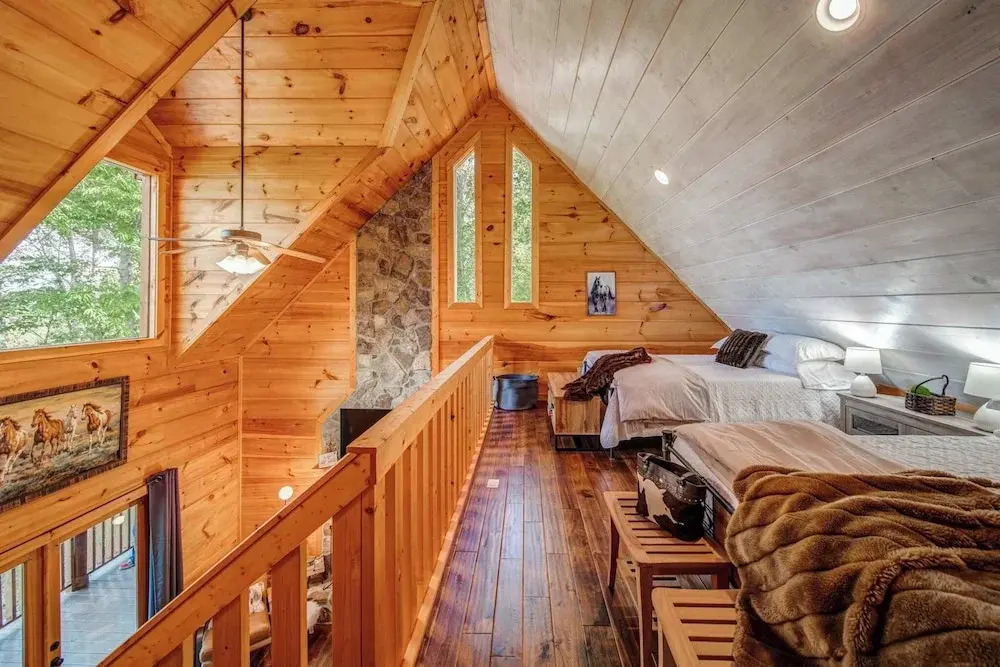Gorgeous & Secluded 3 BDR Cabin in Mineral Bluff!