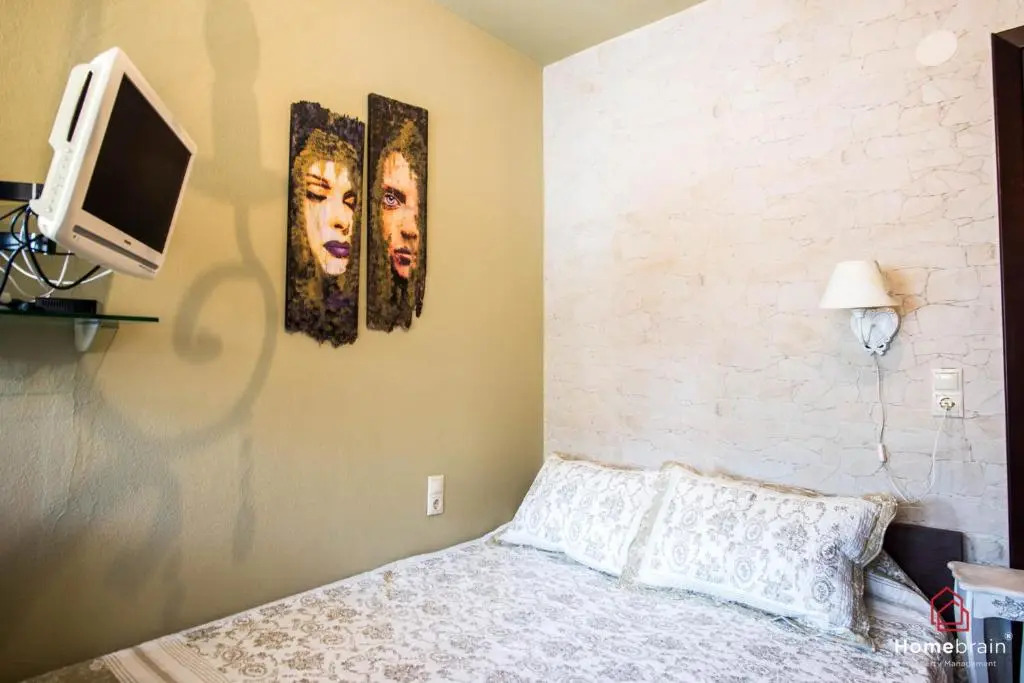 Deluxe Suite By Homebrain