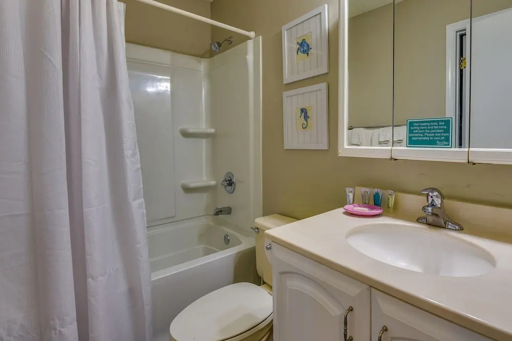 Miramar Beach Rental w/ Pool Access & Golf Course!