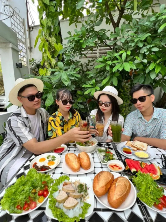 MIDMOST Villa Hotel