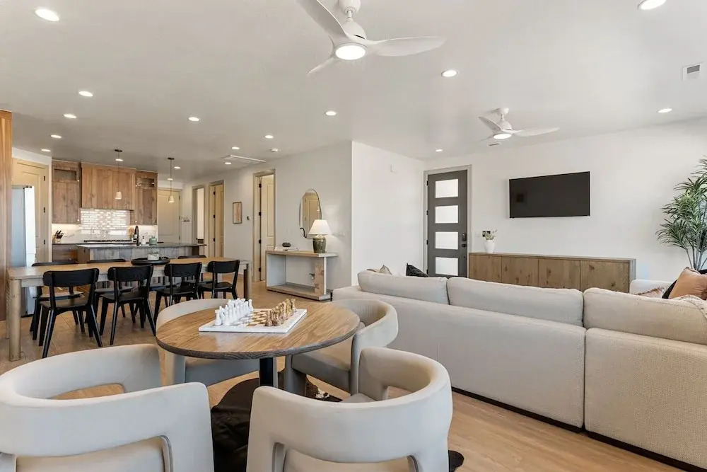 Country Is Cool Again 5 Bedroom Townhouse