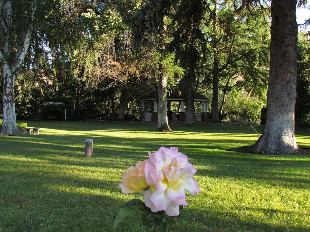 Warm Springs Inn & Winery