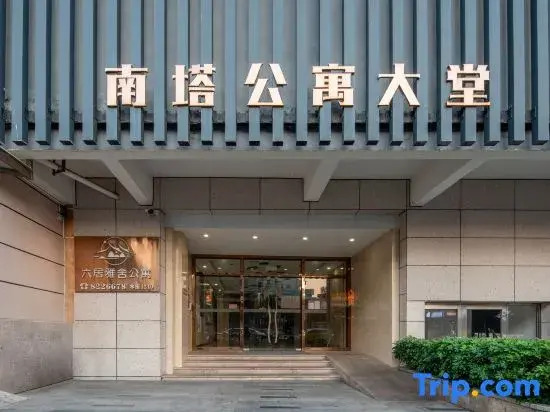 Live Hotel (Jiangmen East Railway Station Jianghai Square)