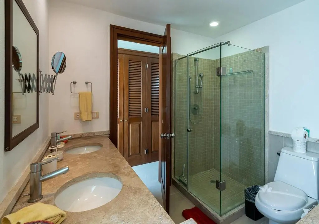 Quiet, Breezy Condo Near 5th Avenue And the Beach - Xaman 201