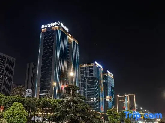 Four Seasons Apartment Hotel