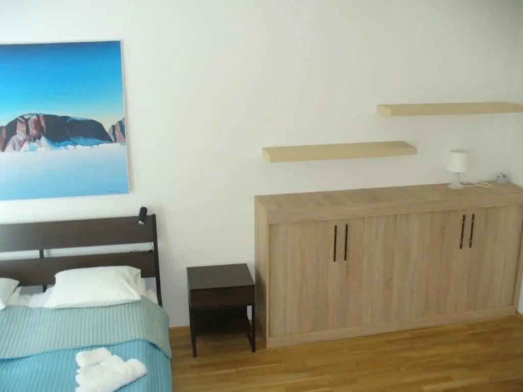 Garden apartment with garage in central Prague