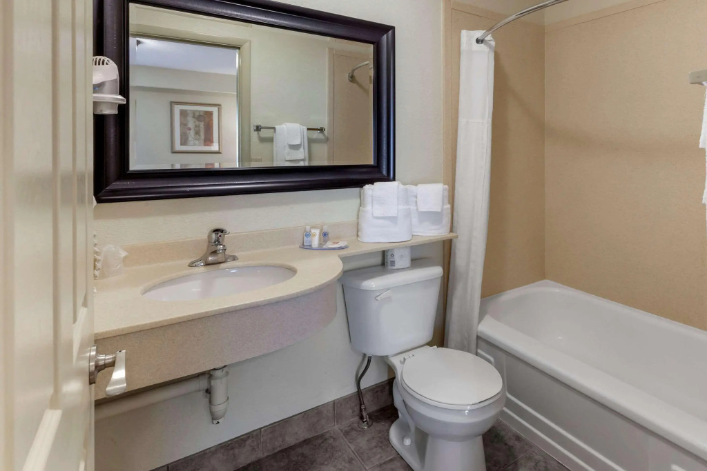 Comfort Inn & Suites Thousand Islands Harbour District