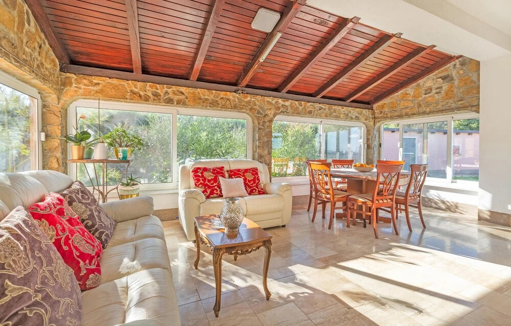 Awesome Home in Pobegi With 3 Bedrooms, Wifi and Outdoor Swimming Pool