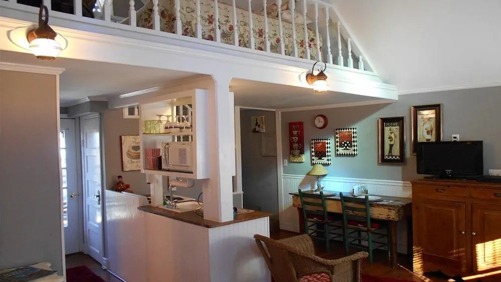 Heart of the HIlls Inn