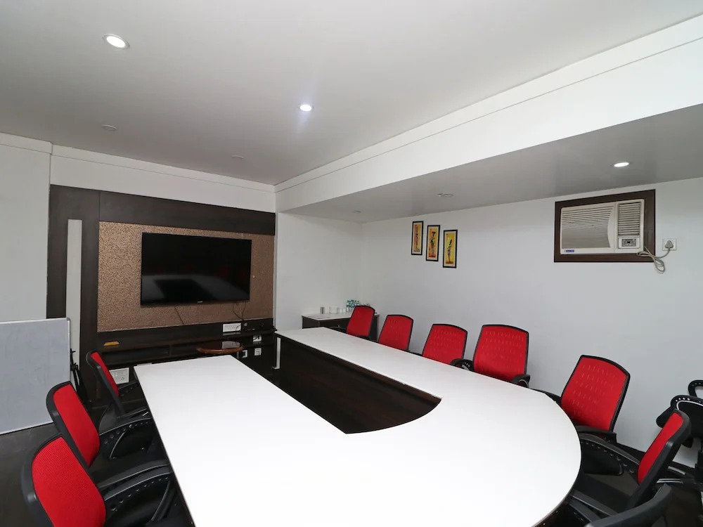 Capital O 3194 Hotel Dayal International