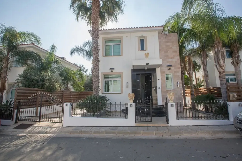 Villa Naomi, Beautiful 4bdr Central Protaras Villa with Private Pool
