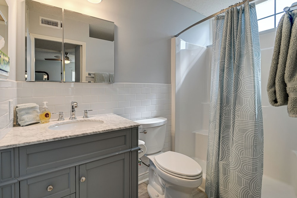 2 Mi to Shore: Surfside Beach Condo w/ Pool Access