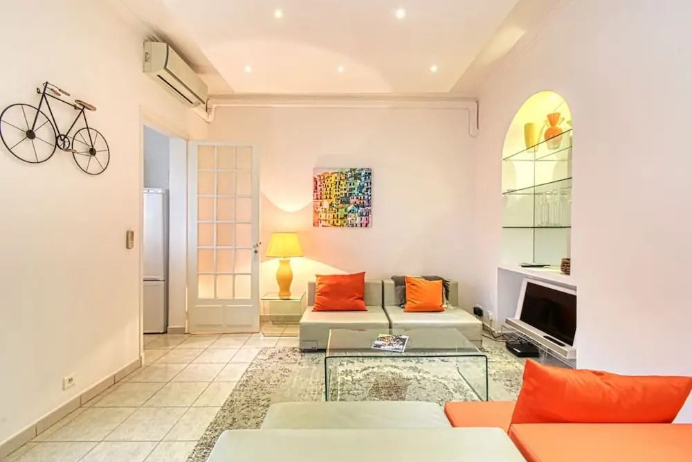 Bright and Beautiful Apartment, 10 Mins From Palais & Croisette