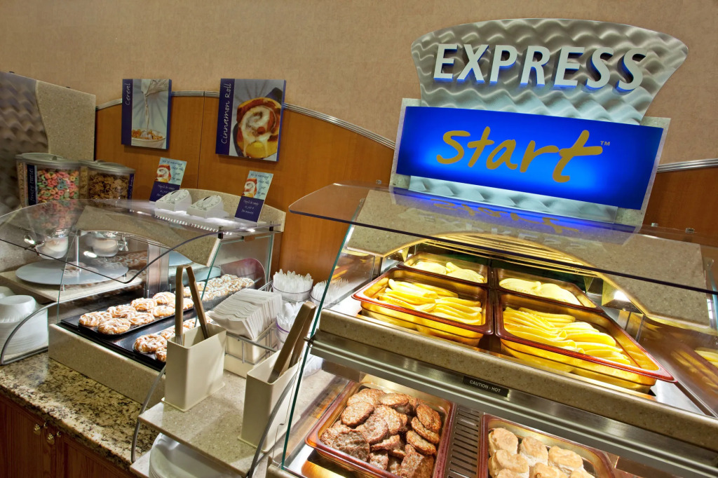 Holiday Inn Express Hotel & Suites Pittsburgh Airport by IHG