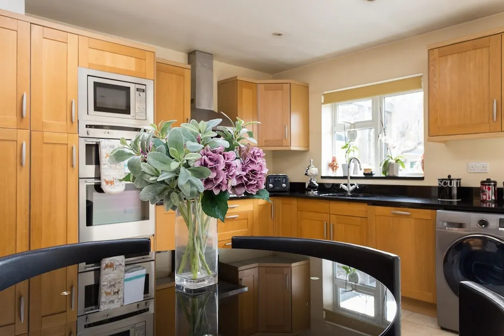 3 Bedroom House In Central Wimbledon