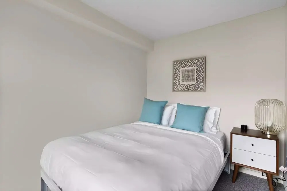 Seattle: U District Retreat Free Parking 3 Bedroom Home by RedAwning