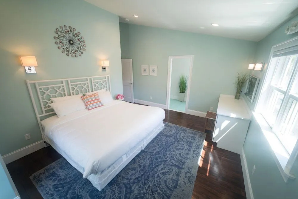 The Newport Lofts - 359 Thames Street