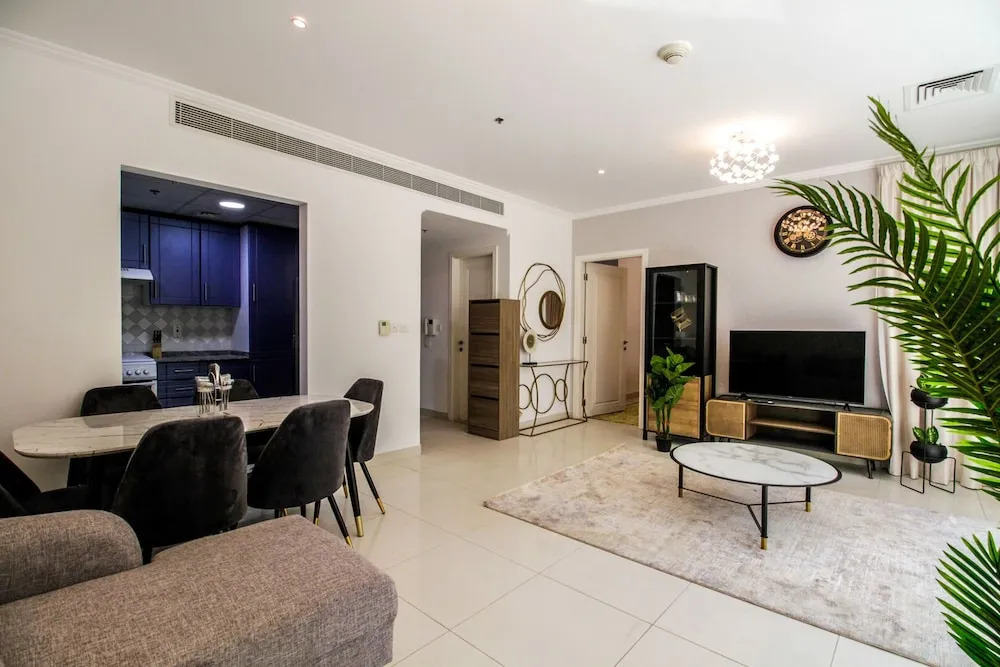 Yogi - Marina Marvel Luxurious 1BR Apt at Al Shera Tower
