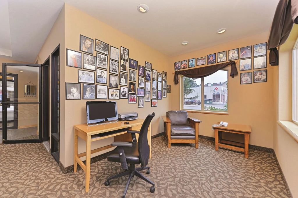 Sandpoint Hotel & Suites Downtown