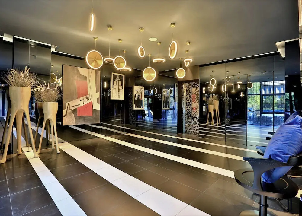 Hangzhou Vline Hotel