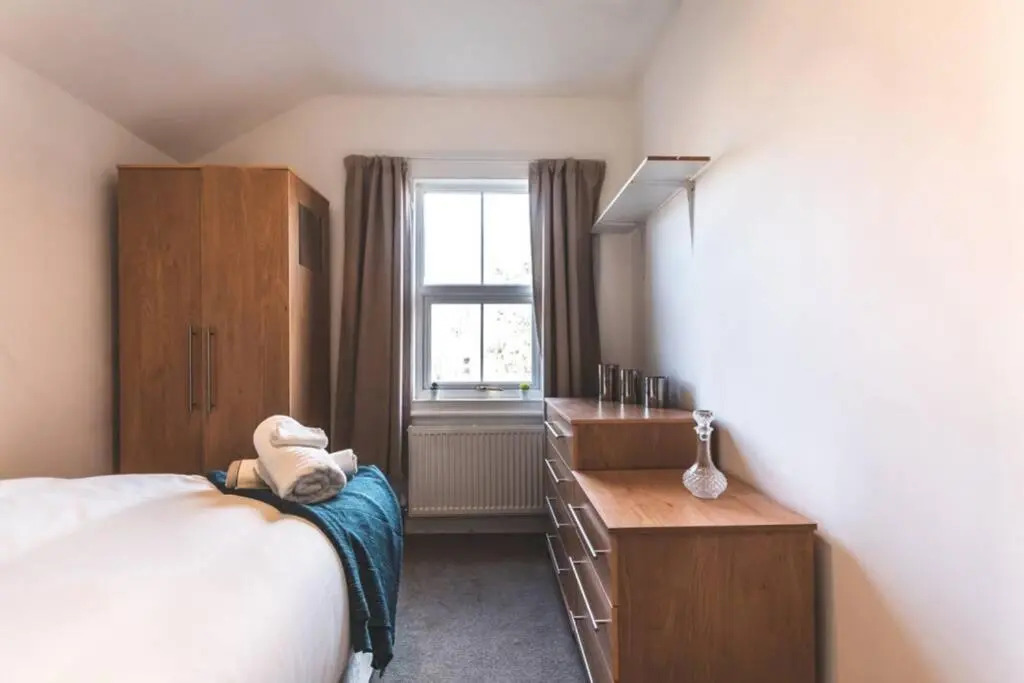 Entire townhouse w/ 6 spacious bedrooms