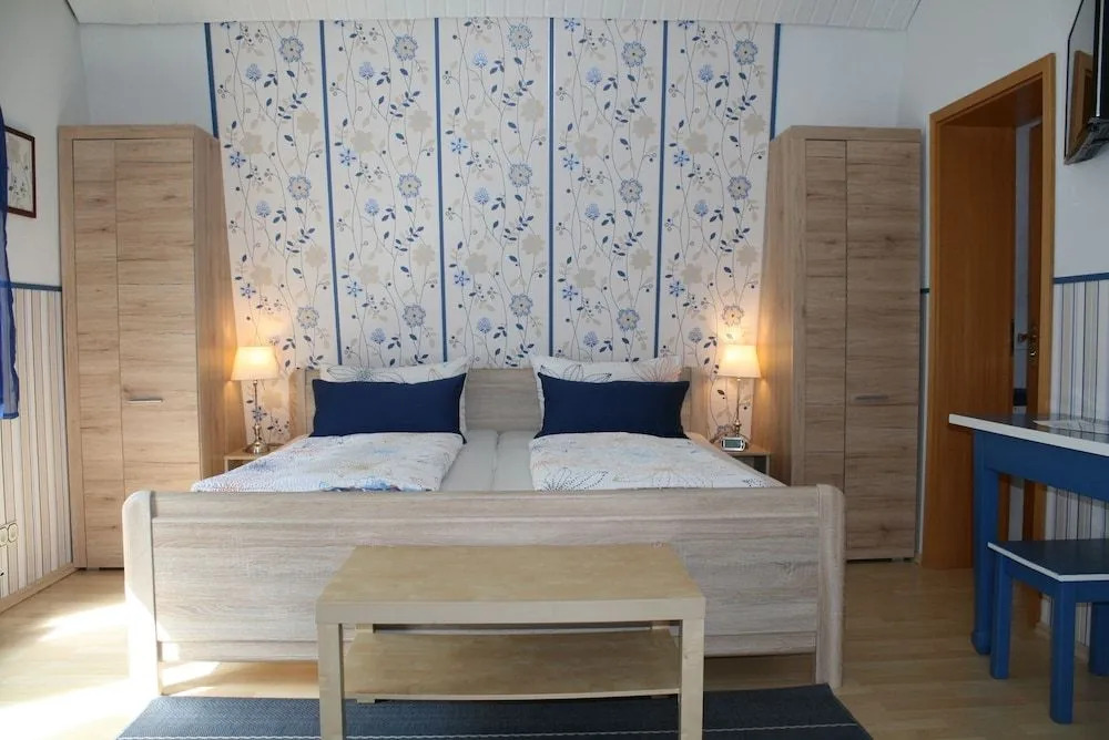 Ferienwohnungen & Gästezimmer Kachel