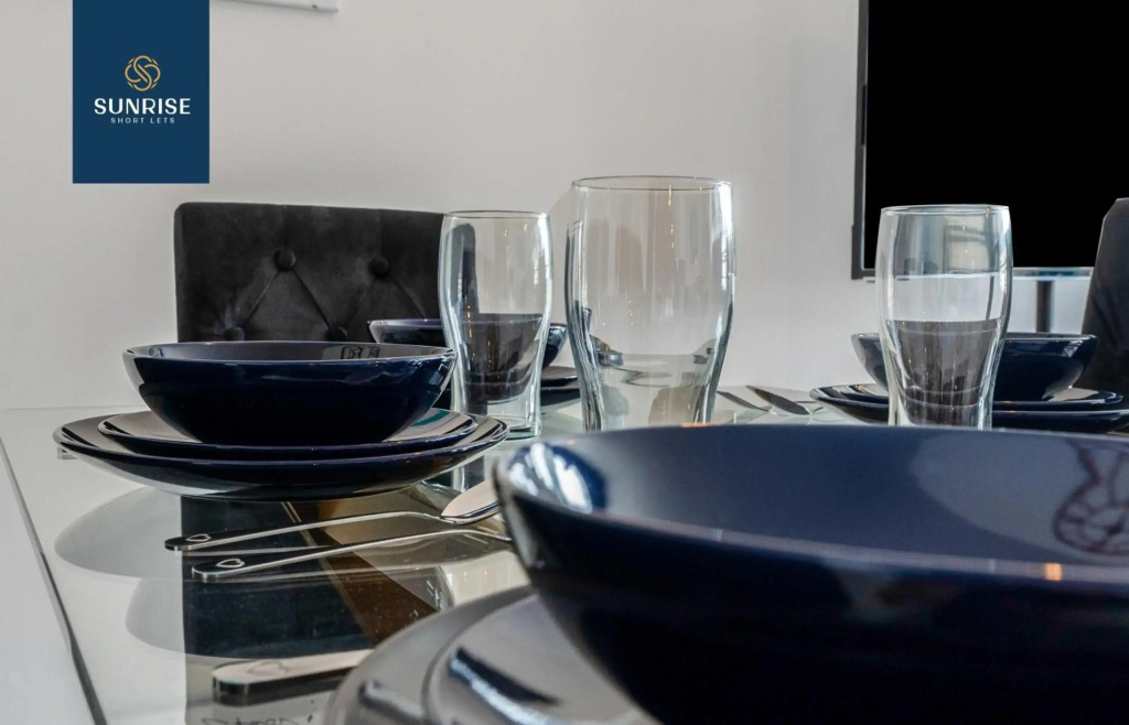 THE PENTHOUSE, Stunning Views, Foosball Table, Central Location, 3 Rooms, Sleeps 6, Ideal for Families, Tourists, Business Travellers