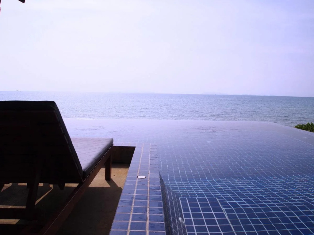 Lipa Bay Resort