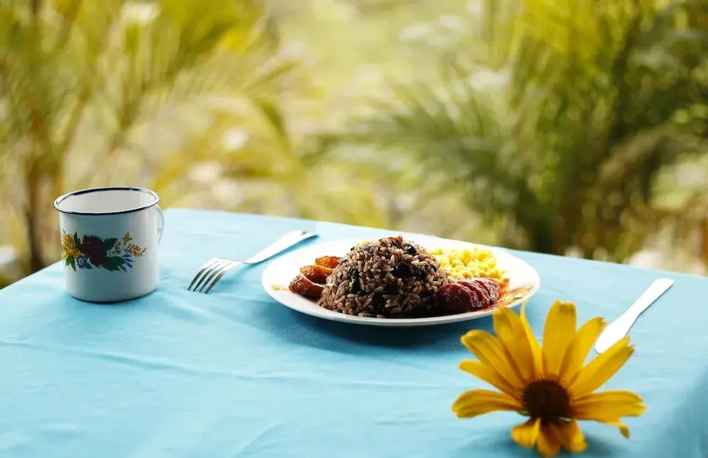 Olivo Verde Cabin Container