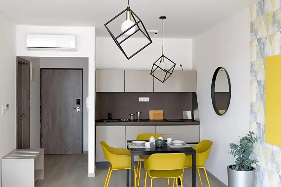 Parizs Garden Apartments