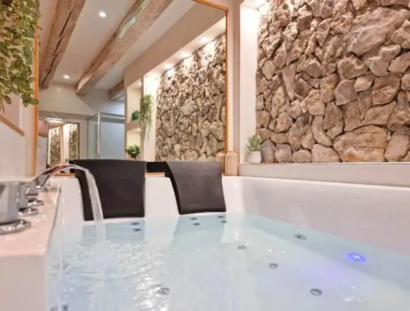 Majord'Home Spa 4* - Le Bonbon -Cœur Vieille Ville