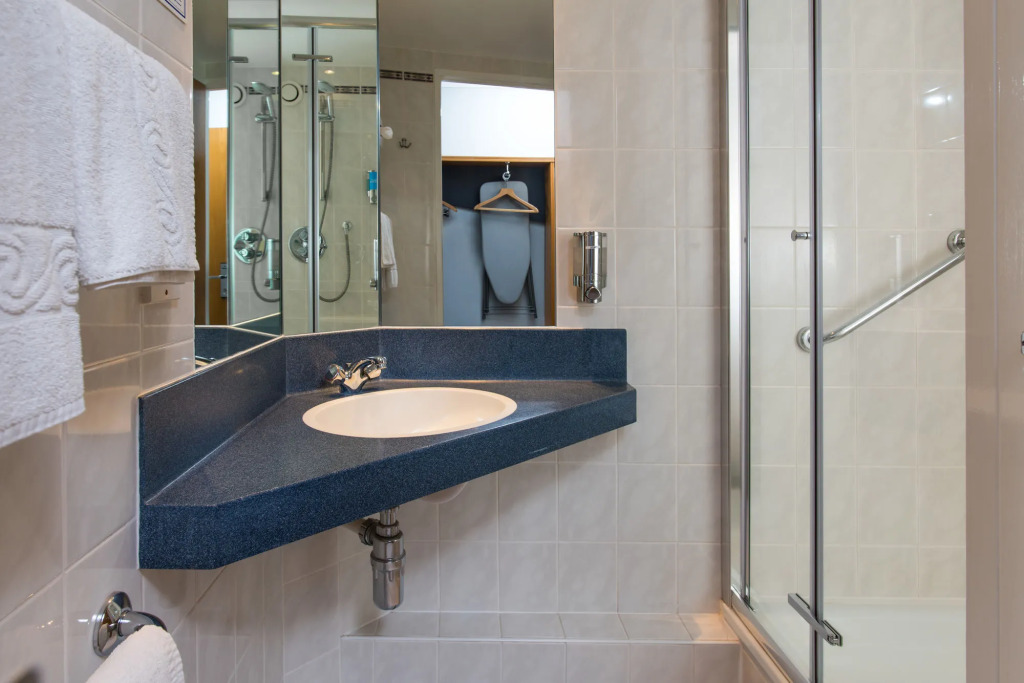 Holiday Inn Express East Midlands Airport by IHG
