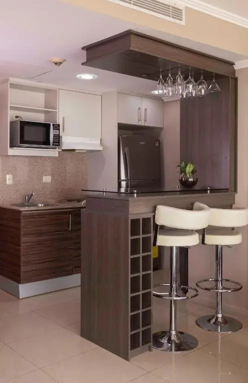 Riverfront I 1, piso 4, suite vista al rio, Puerto Santa Ana, Guayaquil